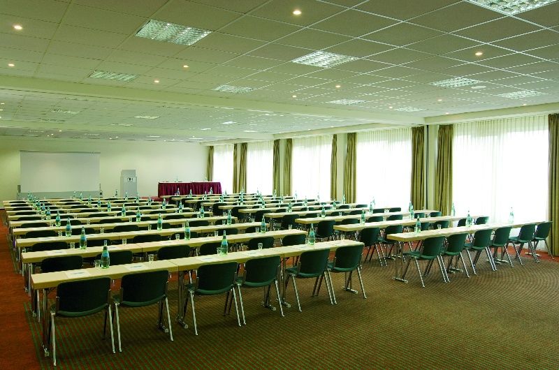 Nh Leipzig Messe Hotel Exterior foto